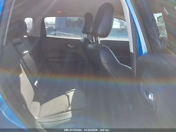 3C4NJDBB2JT270277 2018 JEEP COMPASS - Image 8