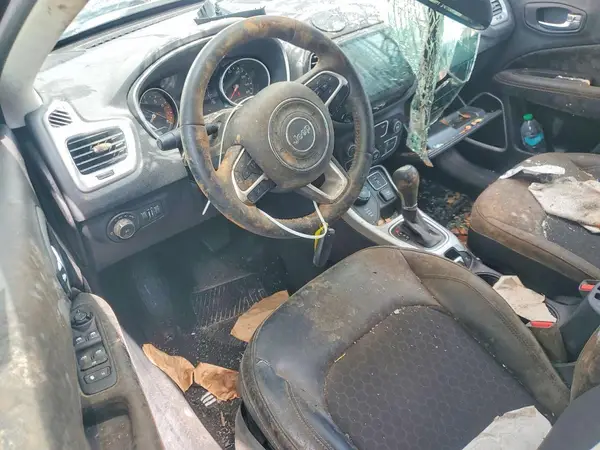 3C4NJDBB2JT270375 2018 JEEP COMPASS - Image 8