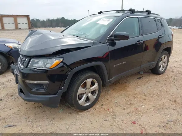 3C4NJDBB2JT270506 2018 JEEP COMPASS - Image 2