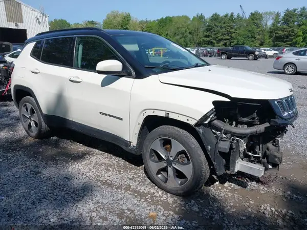 3C4NJDBB2JT281182 2018 JEEP COMPASS - Image 1
