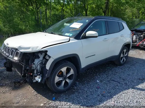 3C4NJDBB2JT281182 2018 JEEP COMPASS - Image 2