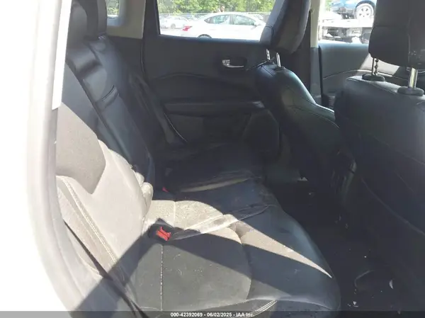 3C4NJDBB2JT281182 2018 JEEP COMPASS - Image 8