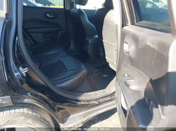 3C4NJDBB2JT284485 2018 JEEP COMPASS - Image 8