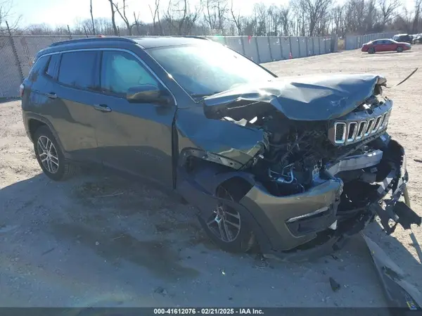 3C4NJDBB2JT284521 2018 JEEP COMPASS - Image 1
