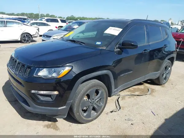 3C4NJDBB2JT299097 2018 JEEP COMPASS - Image 2