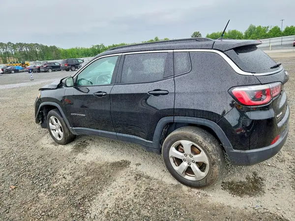 3C4NJDBB2JT300930 2018 JEEP COMPASS - Image 2