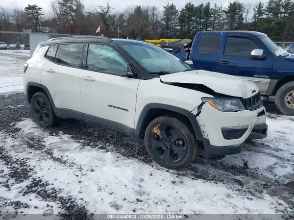3C4NJDBB2JT301608 2018 JEEP COMPASS - Image 1