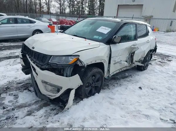 3C4NJDBB2JT301608 2018 JEEP COMPASS - Image 2
