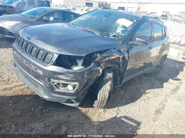 3C4NJDBB2JT313323 2018 JEEP COMPASS - Image 2