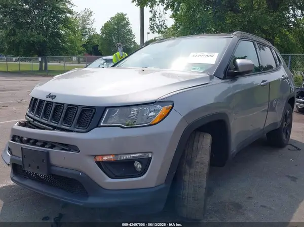 3C4NJDBB2JT313502 2018 JEEP COMPASS - Image 2