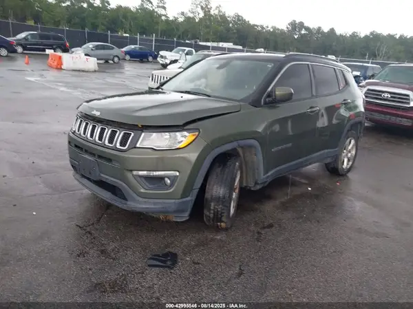 3C4NJDBB2JT315024 2018 JEEP COMPASS - Image 2
