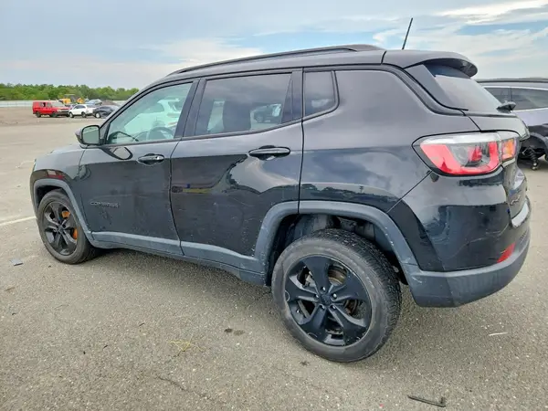 3C4NJDBB2JT325634 2018 JEEP COMPASS - Image 2
