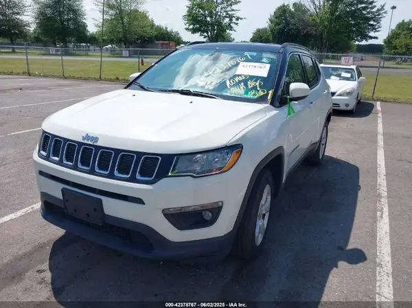 3C4NJDBB2JT328209 2018 JEEP COMPASS - Image 2