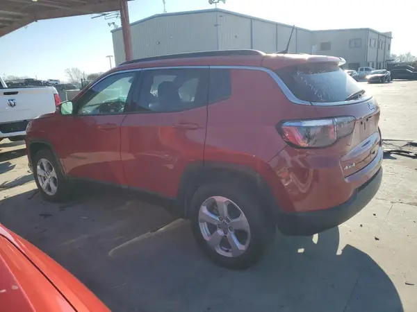 3C4NJDBB2JT328422 2018 JEEP COMPASS - Image 2