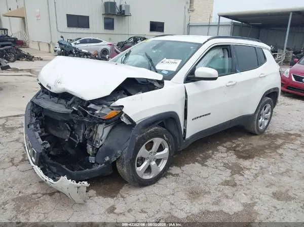 3C4NJDBB2JT328940 2018 JEEP COMPASS - Image 2
