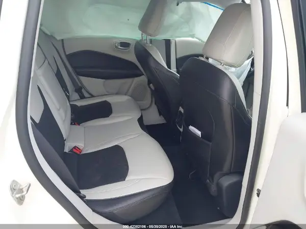 3C4NJDBB2JT328940 2018 JEEP COMPASS - Image 8