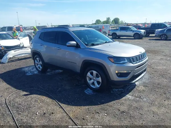 3C4NJDBB2JT331854 2018 JEEP COMPASS - Image 1