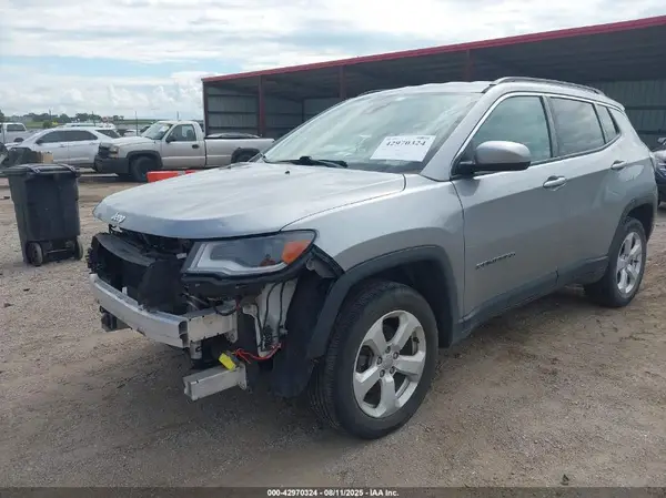 3C4NJDBB2JT331952 2018 JEEP COMPASS - Image 2