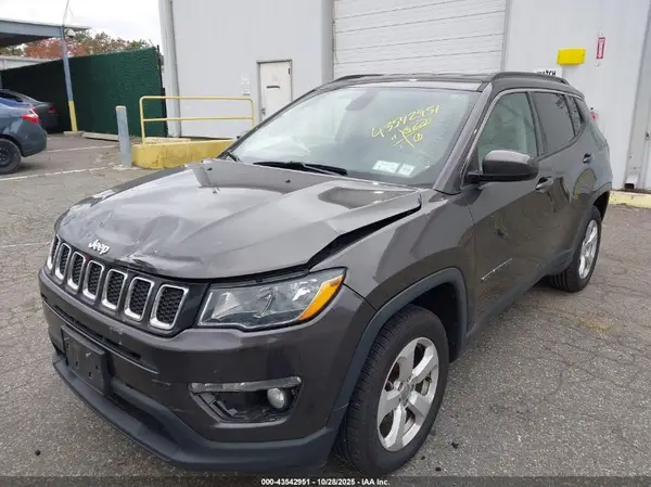 3C4NJDBB2JT343146 2018 JEEP COMPASS - Image 2