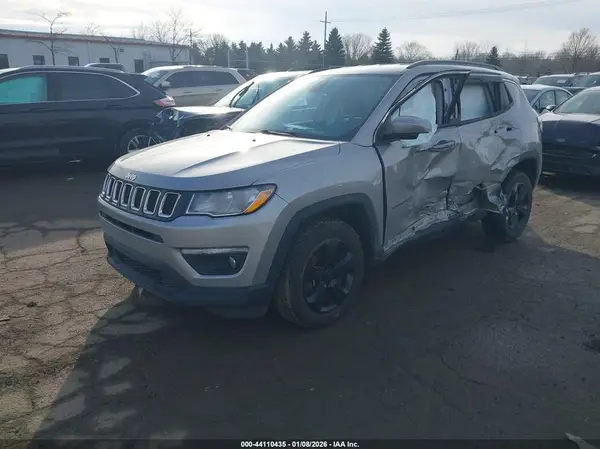 3C4NJDBB2JT349366 2018 JEEP COMPASS - Image 2