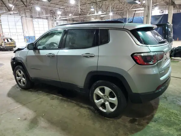 3C4NJDBB2JT349979 2018 JEEP COMPASS - Image 2