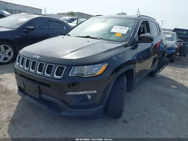 3C4NJDBB2JT361064 2018 JEEP COMPASS - Image 2