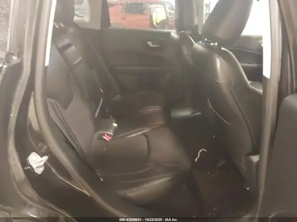 3C4NJDBB2JT373084 2018 JEEP COMPASS - Image 8