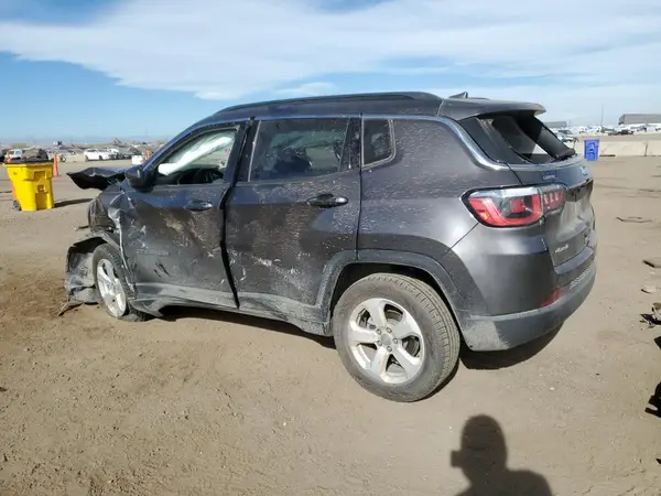3C4NJDBB2JT373487 2018 JEEP COMPASS - Image 2