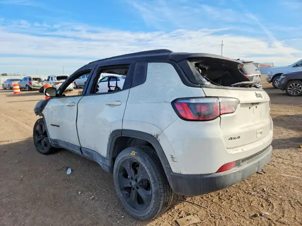 3C4NJDBB2JT394890 2018 JEEP COMPASS - Image 2