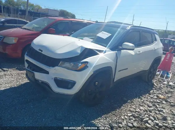 3C4NJDBB2JT395361 2018 JEEP COMPASS - Image 2