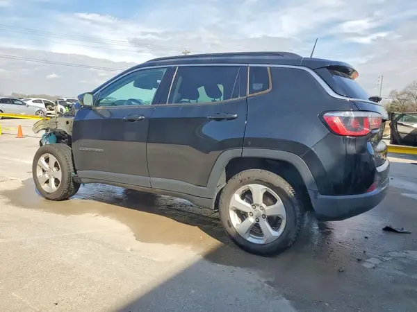 3C4NJDBB2JT398664 2018 JEEP COMPASS - Image 2