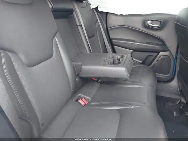3C4NJDBB2JT401272 2018 JEEP COMPASS - Image 8