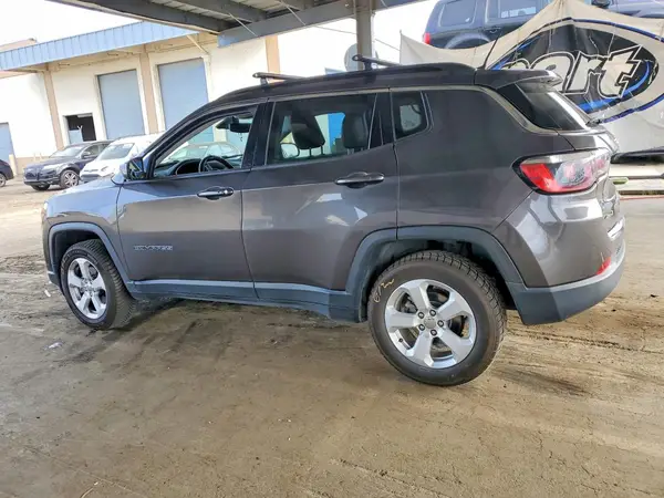 3C4NJDBB2JT415348 2018 JEEP COMPASS - Image 2