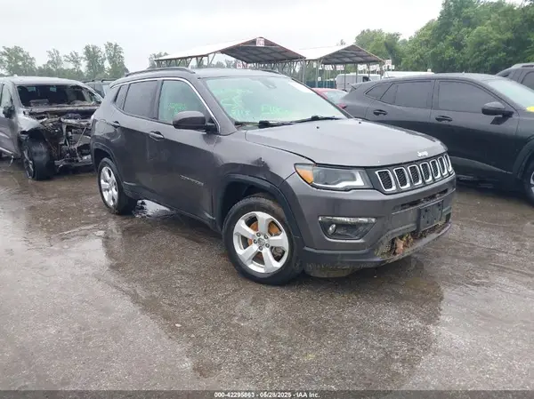 3C4NJDBB2JT432456 2018 JEEP COMPASS - Image 1