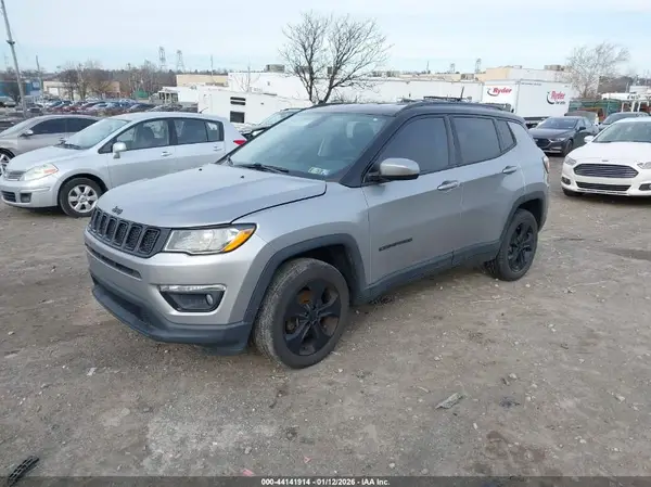3C4NJDBB2JT433591 2018 JEEP COMPASS - Image 2
