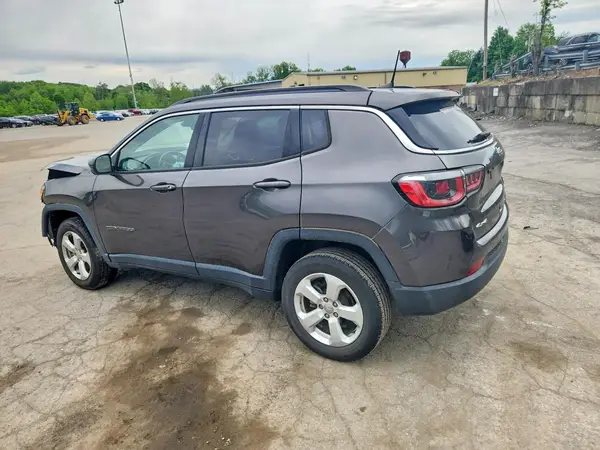 3C4NJDBB2JT434868 2018 JEEP COMPASS - Image 2