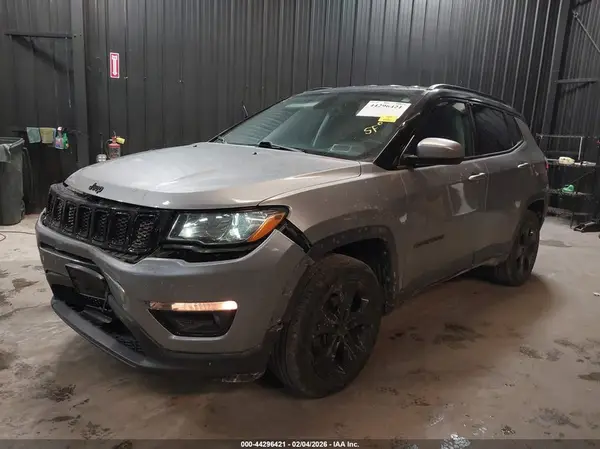 3C4NJDBB2JT453310 2018 JEEP COMPASS - Image 2