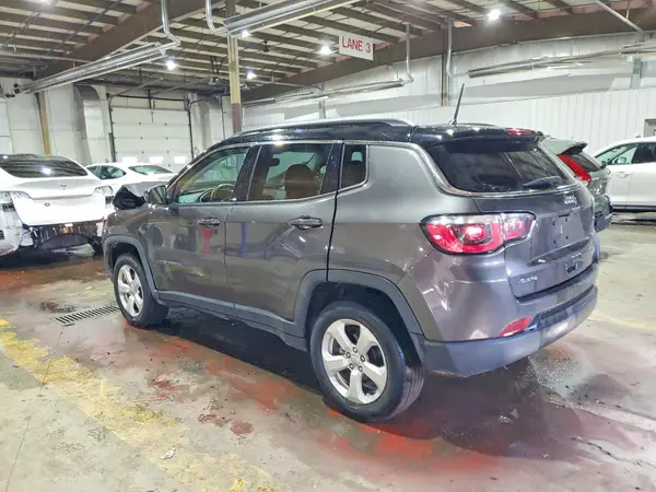 3C4NJDBB2JT455431 2018 JEEP COMPASS - Image 2