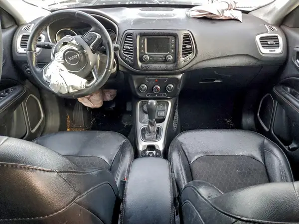 3C4NJDBB2JT470561 2018 JEEP COMPASS - Image 8