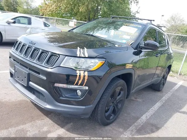 3C4NJDBB2JT479373 2018 JEEP COMPASS - Image 2