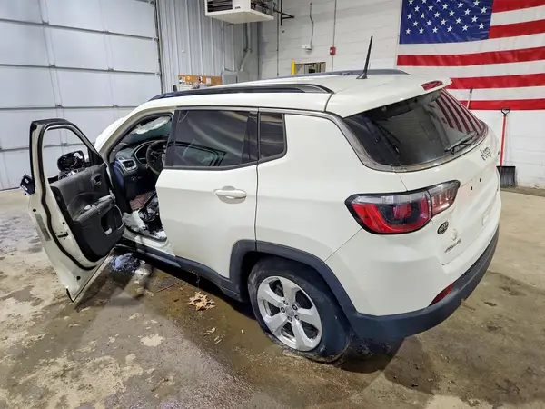 3C4NJDBB2JT483018 2018 JEEP COMPASS - Image 2