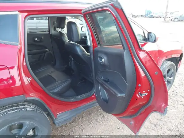 3C4NJDBB2JT483973 2018 JEEP COMPASS - Image 8