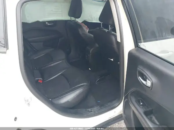 3C4NJDBB2KT647661 2019 JEEP COMPASS - Image 8