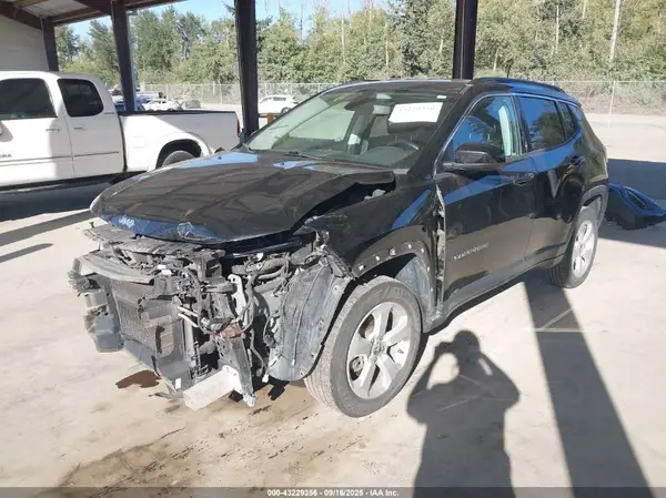 3C4NJDBB2KT650561 2019 JEEP COMPASS - Image 2