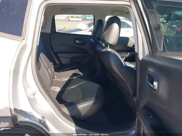 3C4NJDBB2KT696813 2019 JEEP COMPASS - Image 8