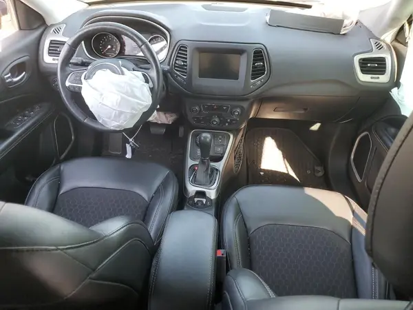 3C4NJDBB2KT697055 2019 JEEP COMPASS - Image 8