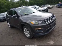 3C4NJDBB2KT748585 2019 JEEP COMPASS