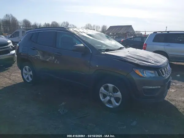 3C4NJDBB2KT760879 2019 JEEP COMPASS - Image 1