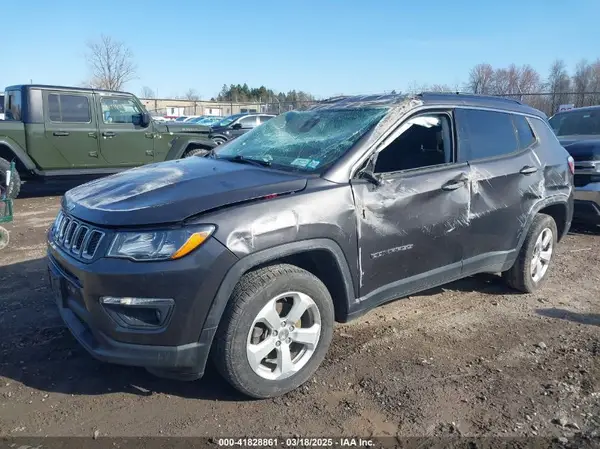 3C4NJDBB2KT760879 2019 JEEP COMPASS - Image 2