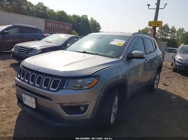 3C4NJDBB2KT807800 2019 JEEP COMPASS - Image 2